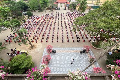 Thầy và trò trường THCS Kim Thái giao lưu cùng Đoàn nghệ thuật “Khát vọng ánh sáng”